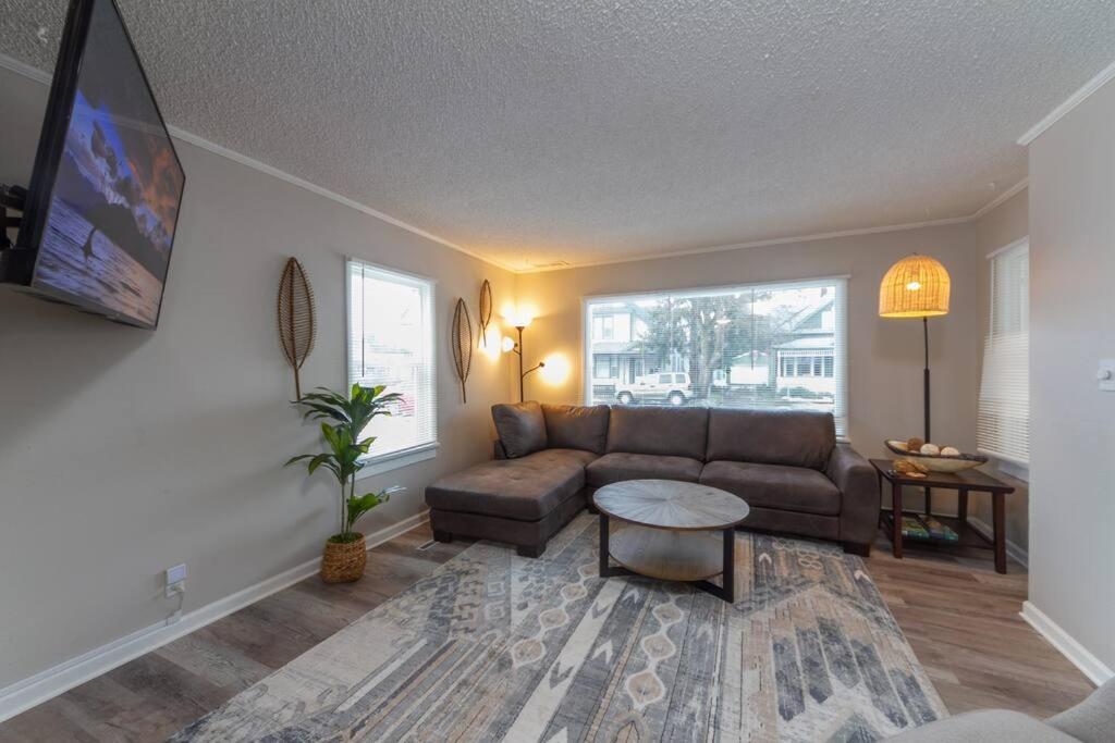 A Very Unique Quirky And Comfortable Home Spokane Exterior photo