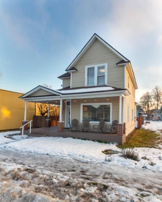 A Very Unique Quirky And Comfortable Home Spokane Exterior photo