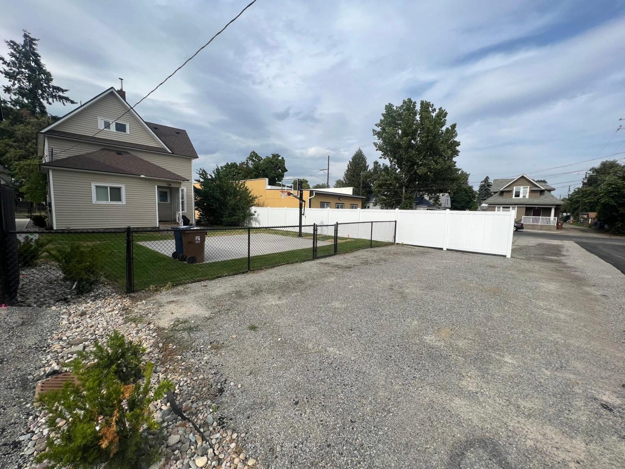 A Very Unique Quirky And Comfortable Home Spokane Exterior photo