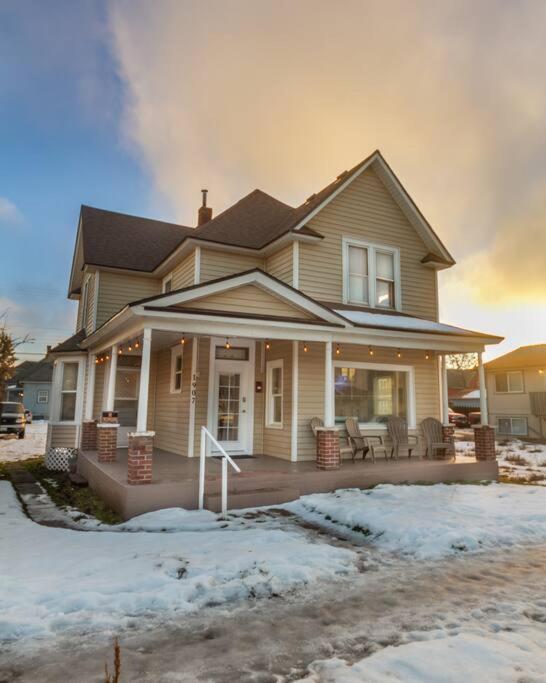 A Very Unique Quirky And Comfortable Home Spokane Exterior photo