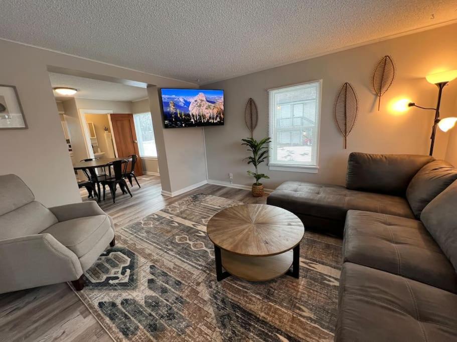 A Very Unique Quirky And Comfortable Home Spokane Exterior photo